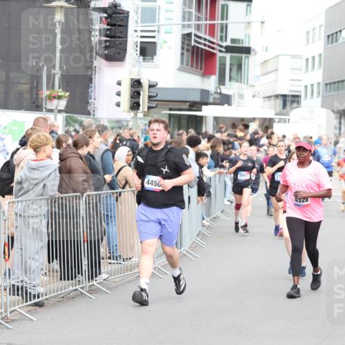 12.06.2026 - Holstenköstenlauf Andreas Tolksdorf http://msf.ph/oto/9745315 12.06.2026 18:05:17 Laufen 4456, 3943, 4320, 4826 meine-sportfotos.de