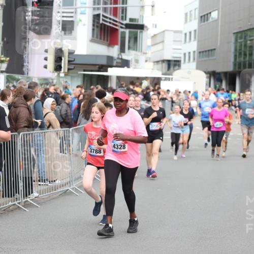 12.06.2026 - Holstenköstenlauf Andreas Tolksdorf http://msf.ph/oto/9745317 12.06.2026 18:05:18 Laufen 4450, 4328, 3788, 3735, 4026 meine-sportfotos.de