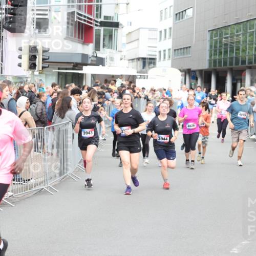 12.06.2026 - Holstenköstenlauf Andreas Tolksdorf http://msf.ph/oto/9745318 12.06.2026 18:05:19 Laufen 2030, 4328, 3943, 3944, 09, 4826, 4099 meine-sportfotos.de