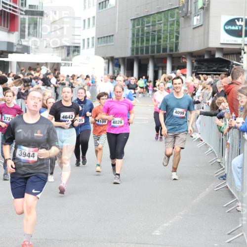 12.06.2026 - Holstenköstenlauf Andreas Tolksdorf http://msf.ph/oto/9745322 12.06.2026 18:05:22 Laufen 3735, 4642, 3721, 25, 4109, 4826, 3944, 4099 meine-sportfotos.de