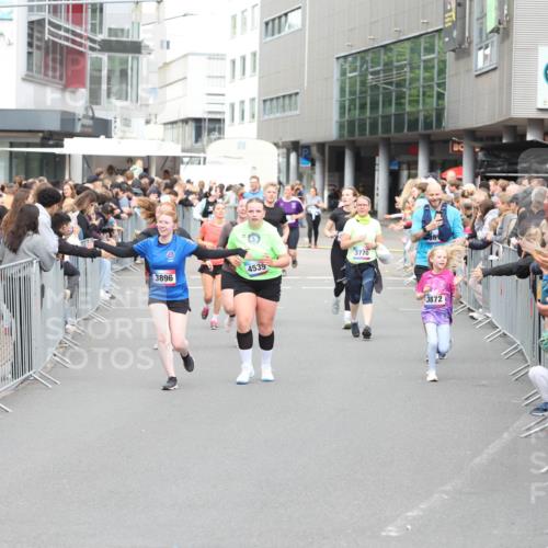 12.06.2026 - Holstenköstenlauf Andreas Tolksdorf http://msf.ph/oto/9745348 12.06.2026 18:05:45 Laufen 3896, 4539, 3770, 3872 meine-sportfotos.de
