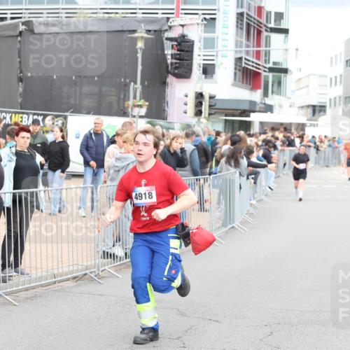 12.06.2026 - Holstenköstenlauf Andreas Tolksdorf http://msf.ph/oto/9745390 12.06.2026 18:06:44 Laufen 4918, 4908 meine-sportfotos.de