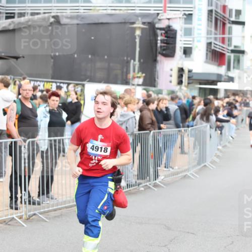 12.06.2026 - Holstenköstenlauf Andreas Tolksdorf http://msf.ph/oto/9745391 12.06.2026 18:06:44 Laufen 4918 meine-sportfotos.de