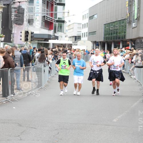 12.06.2026 - Holstenköstenlauf Andreas Tolksdorf http://msf.ph/oto/9745411 12.06.2026 18:07:05 Laufen 4199, 3226, 23, 3225 meine-sportfotos.de