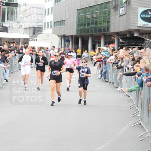 12.06.2026 - Holstenköstenlauf Andreas Tolksdorf http://msf.ph/oto/9745459 12.06.2026 18:07:55 Laufen 4831, 4832, 3280, 4325, 32 meine-sportfotos.de