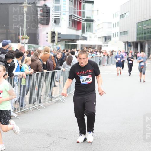 12.06.2026 - Holstenköstenlauf Andreas Tolksdorf http://msf.ph/oto/9745550 12.06.2026 18:10:14 Laufen 3727, 3398 meine-sportfotos.de
