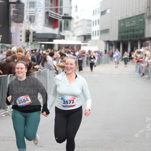 12.06.2026 - Holstenköstenlauf Andreas Tolksdorf http://msf.ph/oto/9745578 12.06.2026 18:10:53 Laufen 3584, 3577 meine-sportfotos.de