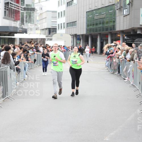 12.06.2026 - Holstenköstenlauf Andreas Tolksdorf http://msf.ph/oto/9745599 12.06.2026 18:11:29 Laufen 4207, 4209 meine-sportfotos.de