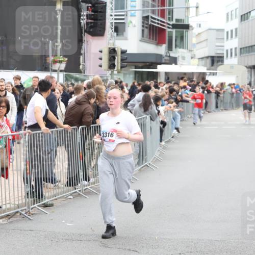 12.06.2026 - Holstenköstenlauf Andreas Tolksdorf http://msf.ph/oto/9745612 12.06.2026 18:11:44 Laufen 14, 11, 2, 3316 meine-sportfotos.de
