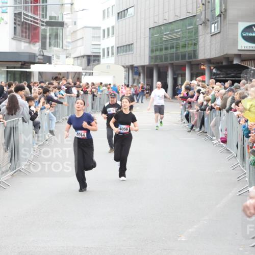 12.06.2026 - Holstenköstenlauf Andreas Tolksdorf http://msf.ph/oto/9745620 12.06.2026 18:11:57 Laufen 4679, 4044, 4056 meine-sportfotos.de