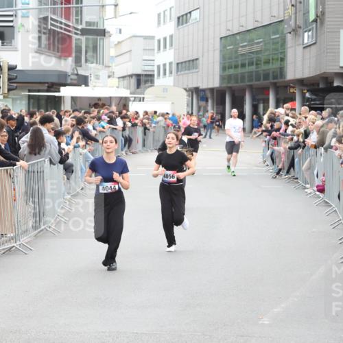 12.06.2026 - Holstenköstenlauf Andreas Tolksdorf http://msf.ph/oto/9745621 12.06.2026 18:11:57 Laufen 4044, 4056 meine-sportfotos.de