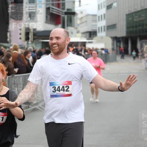 12.06.2026 - Holstenköstenlauf Andreas Tolksdorf http://msf.ph/oto/9745634 12.06.2026 18:12:10 Laufen 3441, 3442 meine-sportfotos.de
