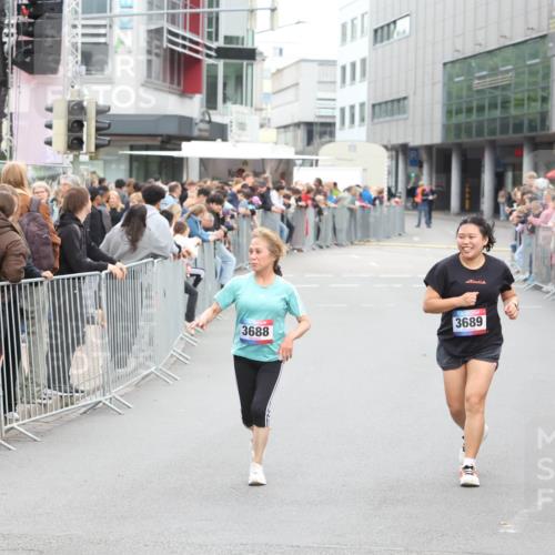 12.06.2026 - Holstenköstenlauf Andreas Tolksdorf http://msf.ph/oto/9745645 12.06.2026 18:12:31 Laufen 3689, 3688 meine-sportfotos.de