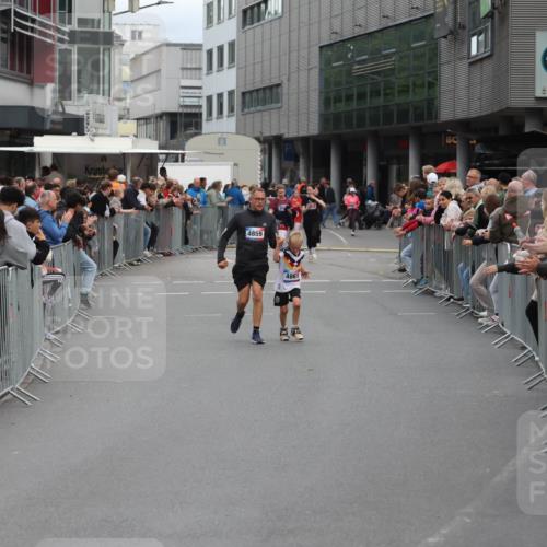 12.06.2026 - Holstenköstenlauf Andreas Tolksdorf http://msf.ph/oto/9745655 12.06.2026 18:13:16 Laufen 4859, 4861 meine-sportfotos.de