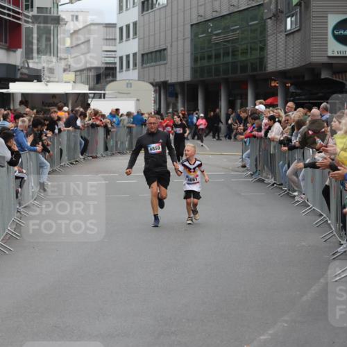 12.06.2026 - Holstenköstenlauf Andreas Tolksdorf http://msf.ph/oto/9745657 12.06.2026 18:13:18 Laufen 4859, 3324, 4861 meine-sportfotos.de