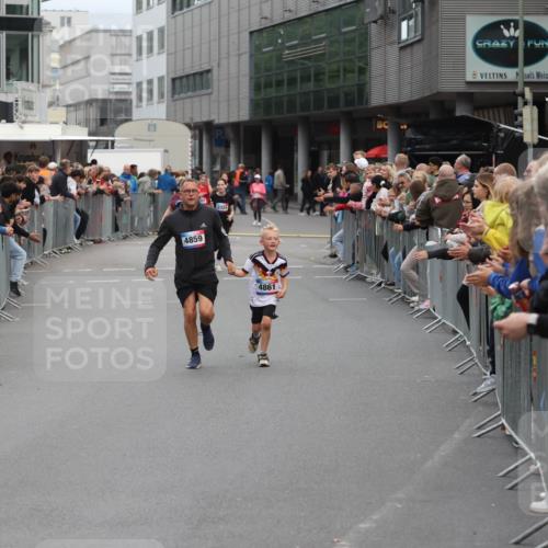 12.06.2026 - Holstenköstenlauf Andreas Tolksdorf http://msf.ph/oto/9745659 12.06.2026 18:13:19 Laufen 4859, 4861 meine-sportfotos.de