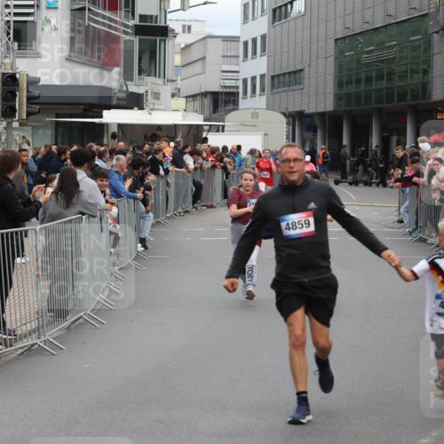 12.06.2026 - Holstenköstenlauf Andreas Tolksdorf http://msf.ph/oto/9745665 12.06.2026 18:13:22 Laufen 3989, 4859, 4861 meine-sportfotos.de
