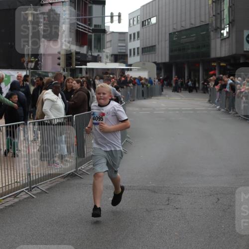12.06.2026 - Holstenköstenlauf Andreas Tolksdorf http://msf.ph/oto/9745706 12.06.2026 18:19:19 Laufen 3582, 26, 4095 meine-sportfotos.de