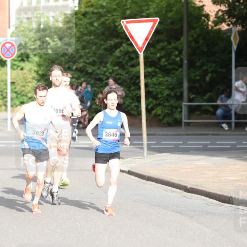 12.06.2026 - Holstenköstenlauf Andreas Tolksdorf http://msf.ph/oto/9745715 12.06.2026 19:07:43 Laufen 3633, 096, 3646 meine-sportfotos.de