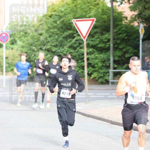 12.06.2026 - Holstenköstenlauf Andreas Tolksdorf http://msf.ph/oto/9745723 12.06.2026 19:07:48 Laufen 13, 4744, 3954 meine-sportfotos.de