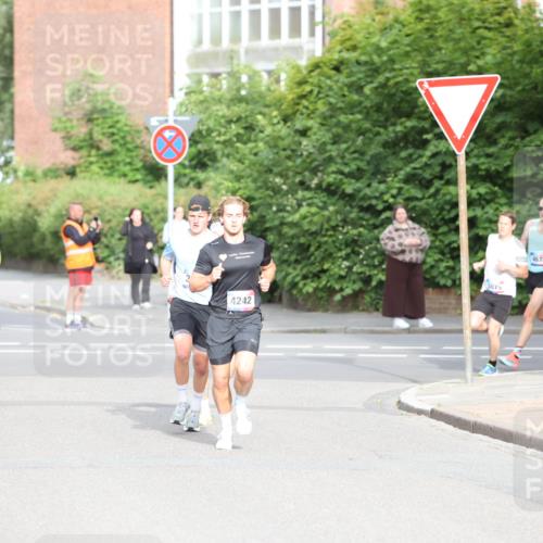 12.06.2026 - Holstenköstenlauf Andreas Tolksdorf http://msf.ph/oto/9745749 12.06.2026 19:08:07 Laufen 4242, 3075, 4678 meine-sportfotos.de