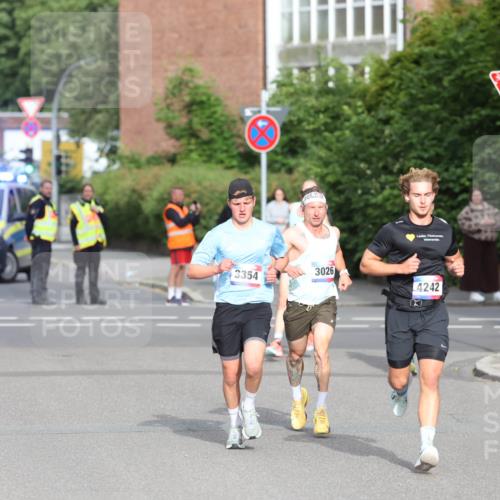 12.06.2026 - Holstenköstenlauf Andreas Tolksdorf http://msf.ph/oto/9745752 12.06.2026 19:08:08 Laufen 3354, 3026, 4242 meine-sportfotos.de