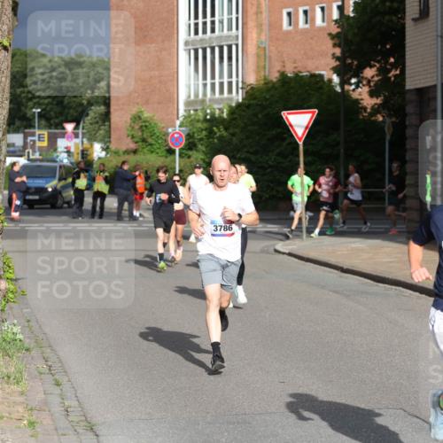 12.06.2026 - Holstenköstenlauf Andreas Tolksdorf http://msf.ph/oto/9745794 12.06.2026 19:08:41 Laufen 3786, 3015 meine-sportfotos.de