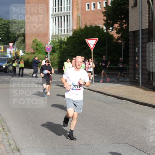 12.06.2026 - Holstenköstenlauf Andreas Tolksdorf http://msf.ph/oto/9745796 12.06.2026 19:08:42 Laufen 3786, 3015 meine-sportfotos.de