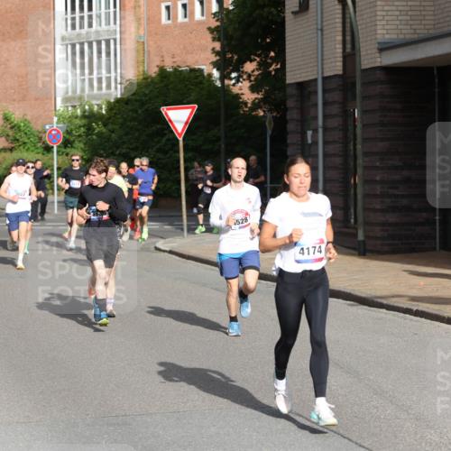 12.06.2026 - Holstenköstenlauf Andreas Tolksdorf http://msf.ph/oto/9745800 12.06.2026 19:08:44 Laufen 528, 4174 meine-sportfotos.de