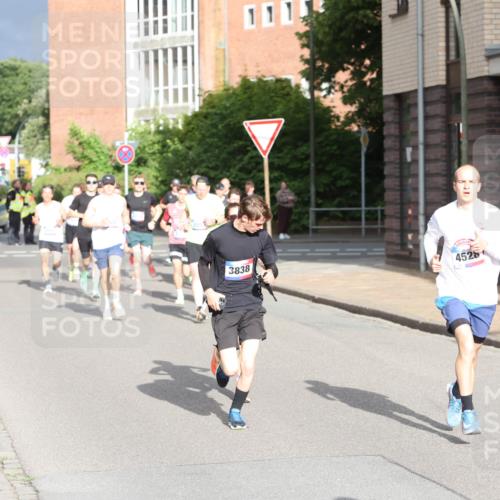 12.06.2026 - Holstenköstenlauf Andreas Tolksdorf http://msf.ph/oto/9745802 12.06.2026 19:08:45 Laufen 111, 3838, 4526 meine-sportfotos.de