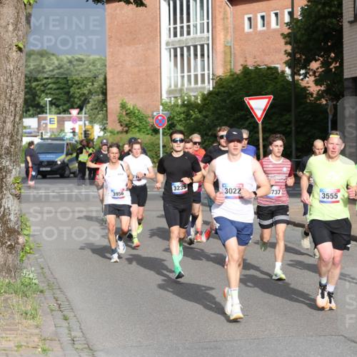 12.06.2026 - Holstenköstenlauf Andreas Tolksdorf http://msf.ph/oto/9745810 12.06.2026 19:08:48 Laufen 3956, 3235, 3022, 737, 3555, 4195 meine-sportfotos.de