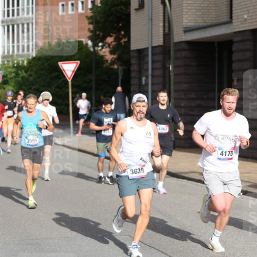 12.06.2026 - Holstenköstenlauf Andreas Tolksdorf http://msf.ph/oto/9745828 12.06.2026 19:08:59 Laufen 3354, 1015, 4582, 3599, 3639, 4862, 4175 meine-sportfotos.de