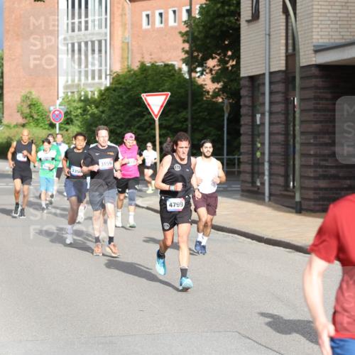 12.06.2026 - Holstenköstenlauf Andreas Tolksdorf http://msf.ph/oto/9745838 12.06.2026 19:09:05 Laufen 3350, 3159, 378, 4799, 3394 meine-sportfotos.de