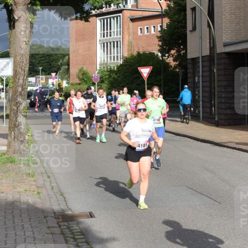 12.06.2026 - Holstenköstenlauf Andreas Tolksdorf http://msf.ph/oto/9745858 12.06.2026 19:09:15 Laufen 364, 4413, 4181, 4192, 3290 meine-sportfotos.de