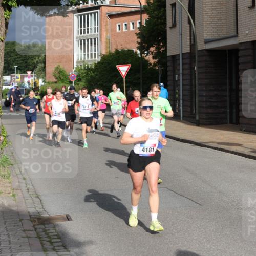 12.06.2026 - Holstenköstenlauf Andreas Tolksdorf http://msf.ph/oto/9745860 12.06.2026 19:09:16 Laufen 4438, 4413, 4193, 4181 meine-sportfotos.de