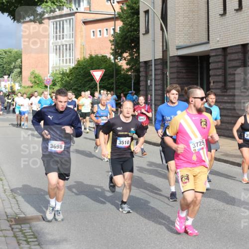 12.06.2026 - Holstenköstenlauf Andreas Tolksdorf http://msf.ph/oto/9745887 12.06.2026 19:09:36 Laufen 3698, 1115, 3044, 3510, 3757, 3725, 3103, 30 meine-sportfotos.de