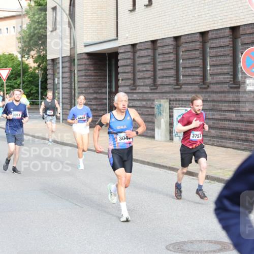 12.06.2026 - Holstenköstenlauf Andreas Tolksdorf http://msf.ph/oto/9745889 12.06.2026 19:09:39 Laufen 4115, 46, 11, 3930, 3051, 4669, 304, 3757, 10, 06, 15, 06, 26 meine-sportfotos.de