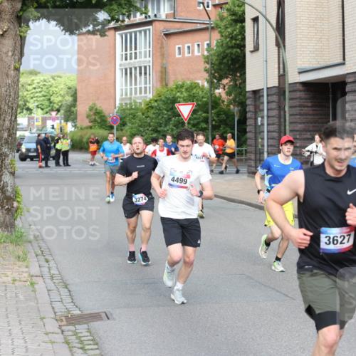 12.06.2026 - Holstenköstenlauf Andreas Tolksdorf http://msf.ph/oto/9745911 12.06.2026 19:09:49 Laufen 3274, 4499, 3627 meine-sportfotos.de