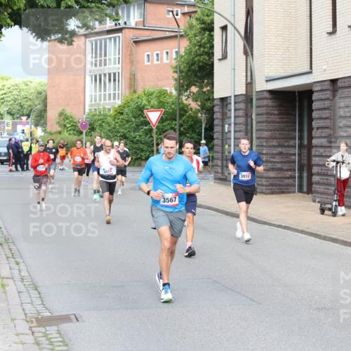 12.06.2026 - Holstenköstenlauf Andreas Tolksdorf http://msf.ph/oto/9745919 12.06.2026 19:09:54 Laufen 3771, 4412, 3567, 3932 meine-sportfotos.de