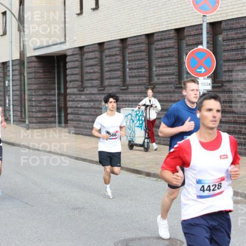 12.06.2026 - Holstenköstenlauf Andreas Tolksdorf http://msf.ph/oto/9745923 12.06.2026 19:09:57 Laufen 4574, 50, 4412, 566, 15, 06, 26, 4428 meine-sportfotos.de