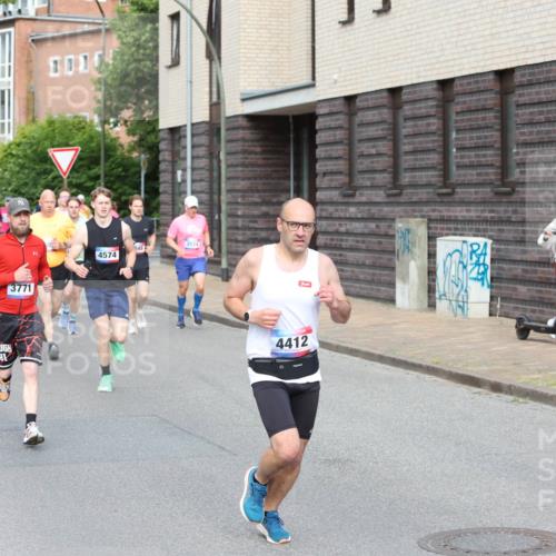 12.06.2026 - Holstenköstenlauf Andreas Tolksdorf http://msf.ph/oto/9745926 12.06.2026 19:09:58 Laufen 4919, 4684, 3771, 4574, 3034, 4412, 10, 06, 15, 06, 26, 66 meine-sportfotos.de