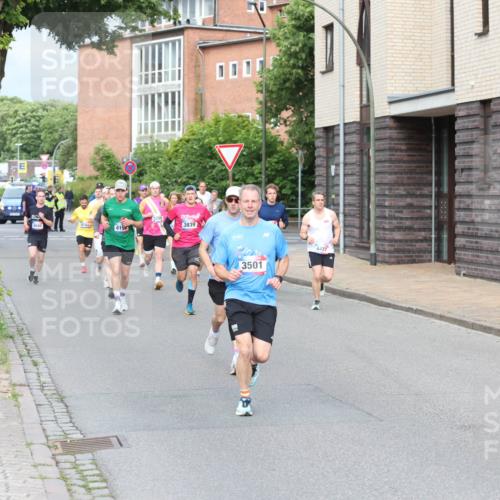 12.06.2026 - Holstenköstenlauf Andreas Tolksdorf http://msf.ph/oto/9745936 12.06.2026 19:10:04 Laufen 415, 3208, 3839, 3501, 4437, 435 meine-sportfotos.de