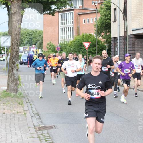 12.06.2026 - Holstenköstenlauf Andreas Tolksdorf http://msf.ph/oto/9745947 12.06.2026 19:10:10 Laufen 114, 4888, 3597, 4931, 3651, 3681, 860, 4840, 3703 meine-sportfotos.de