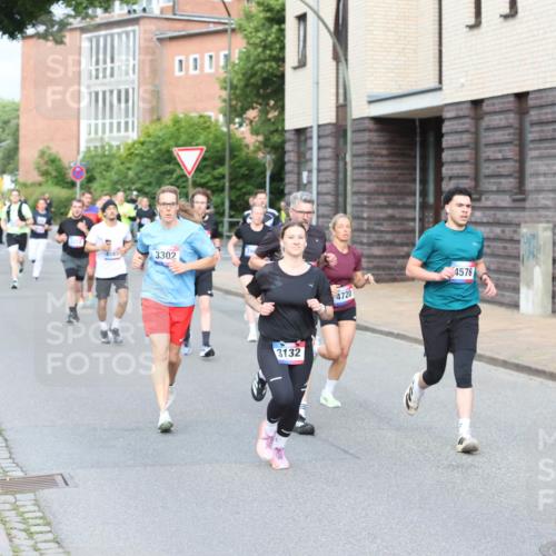 12.06.2026 - Holstenköstenlauf Andreas Tolksdorf http://msf.ph/oto/9745964 12.06.2026 19:10:18 Laufen 4565, 3302, 0005, 3132, 4720, 4576, 437 meine-sportfotos.de