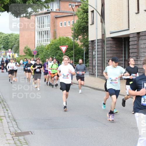 12.06.2026 - Holstenköstenlauf Andreas Tolksdorf http://msf.ph/oto/9745970 12.06.2026 19:10:26 Laufen 3884, 3975, 3112, 3704, 4516, 3236, 3758, 4124 meine-sportfotos.de