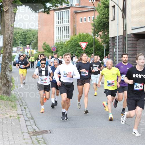 12.06.2026 - Holstenköstenlauf Andreas Tolksdorf http://msf.ph/oto/9745977 12.06.2026 19:10:31 Laufen 4675, 3884, 46, 3, 3126, 3836, 42, 3975, 023 meine-sportfotos.de