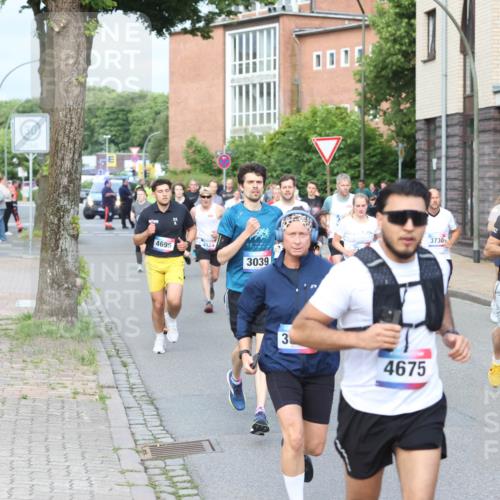 12.06.2026 - Holstenköstenlauf Andreas Tolksdorf http://msf.ph/oto/9745983 12.06.2026 19:10:33 Laufen 4695, 4424, 3039, 4675, 3730, 26, 3 meine-sportfotos.de