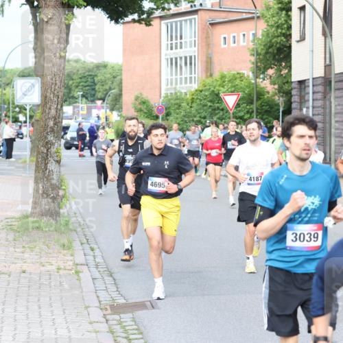 12.06.2026 - Holstenköstenlauf Andreas Tolksdorf http://msf.ph/oto/9745985 12.06.2026 19:10:35 Laufen 3709, 399, 4695, 330, 4187, 3039, 3730 meine-sportfotos.de