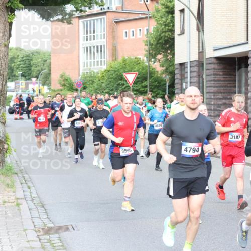 12.06.2026 - Holstenköstenlauf Andreas Tolksdorf http://msf.ph/oto/9746000 12.06.2026 19:10:44 Laufen 11, 4610, 4241, 3705, 3595, 4879, 4794, 3187 meine-sportfotos.de