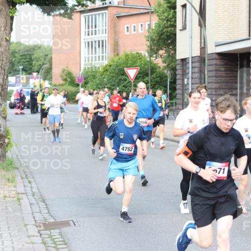12.06.2026 - Holstenköstenlauf Andreas Tolksdorf http://msf.ph/oto/9746030 12.06.2026 19:10:57 Laufen 4682, 14, 4752, 3866, 71, 3716, 31, 4383 meine-sportfotos.de